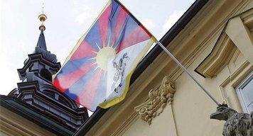 I díky Pirátům budou na radnicích vlát tibetské vlajky